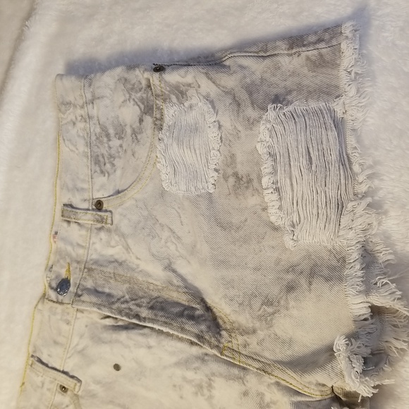 Levi’s Shorts 517 Womens  34 Marble‎ dyed Vintage Cutoffs Distressed High Rise - Picture 7 of 12